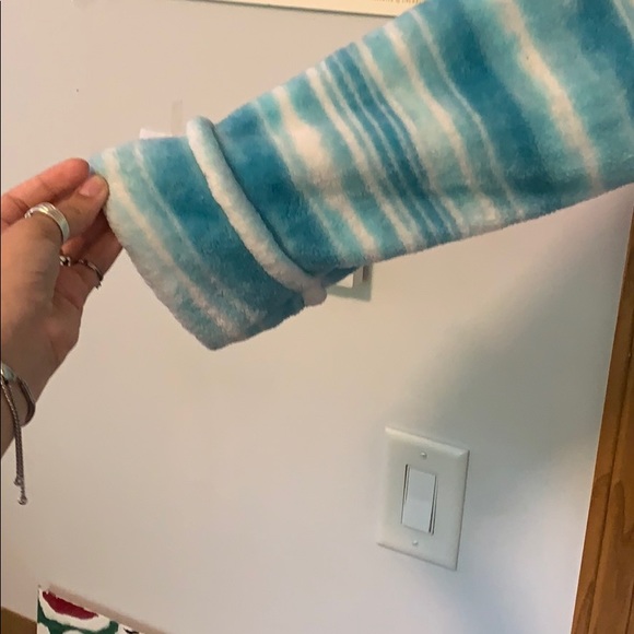 Women’s Robe - Picture 5 of 8